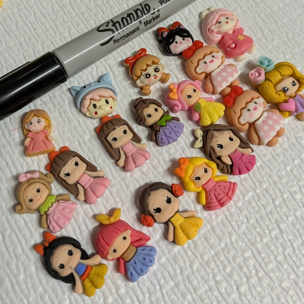 💚4/$10💚M24 Assorted Cute Resin Girl Character Cabochons